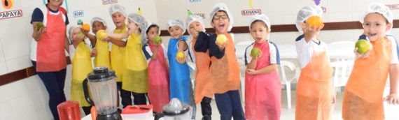 Turmas do Infantil III preparam suco de frutas em aula
